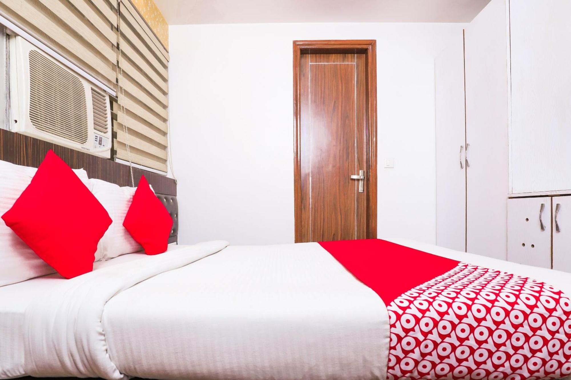 Hotel O Sehej Continental Ню Делхи Екстериор снимка